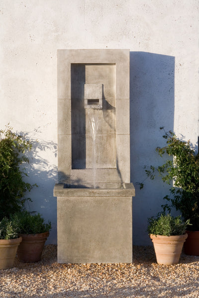 Moderne Wall Fountain
