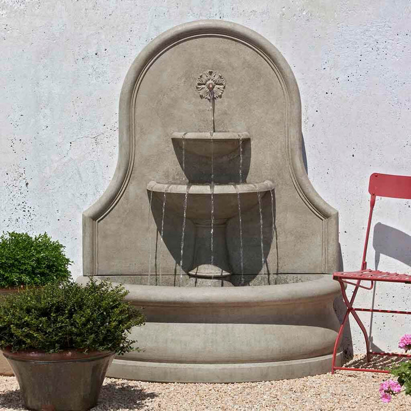 Estancia Wall Fountain Made of Cast Stone